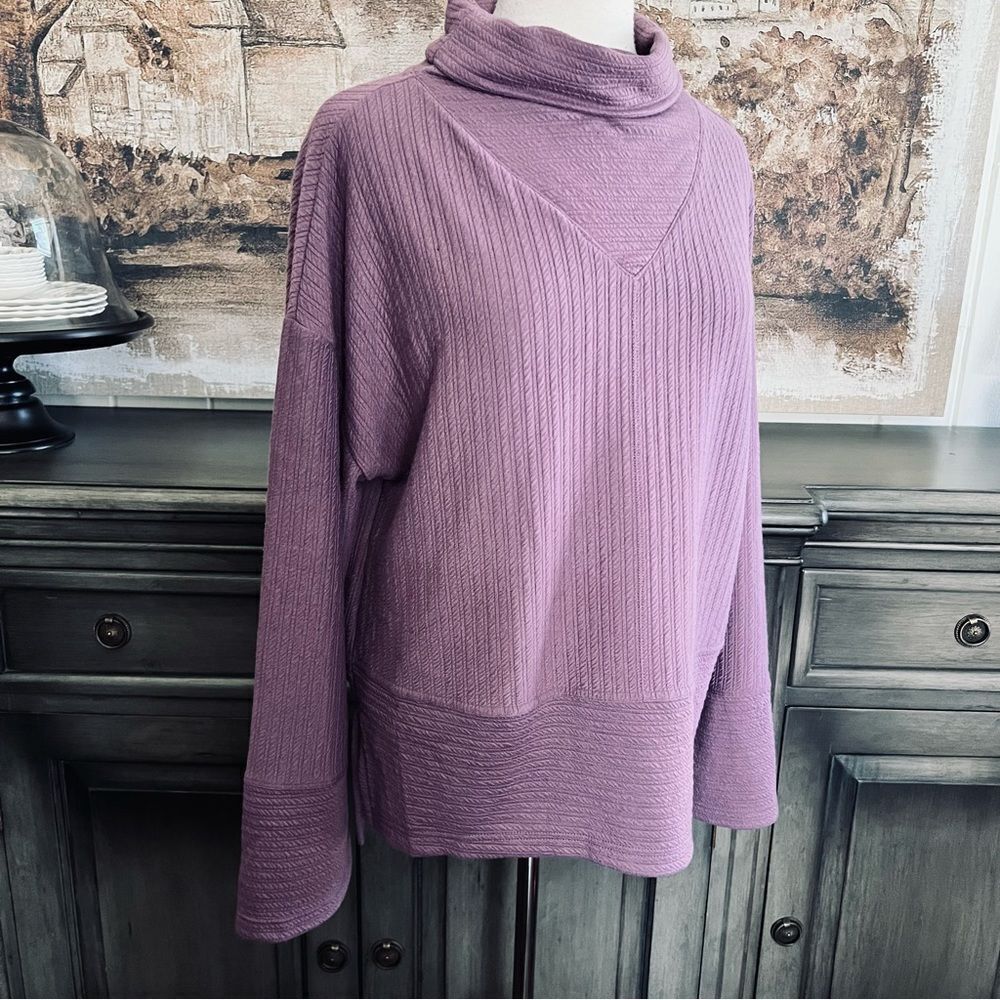 TAHARI Sport Oversized Purple Pull Over Top Lg Collar HiLo size Large